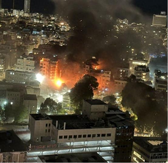 伊朗第18波反击封神！跨域协同打穿美以防线，中东反导网彻底崩了伊朗这波