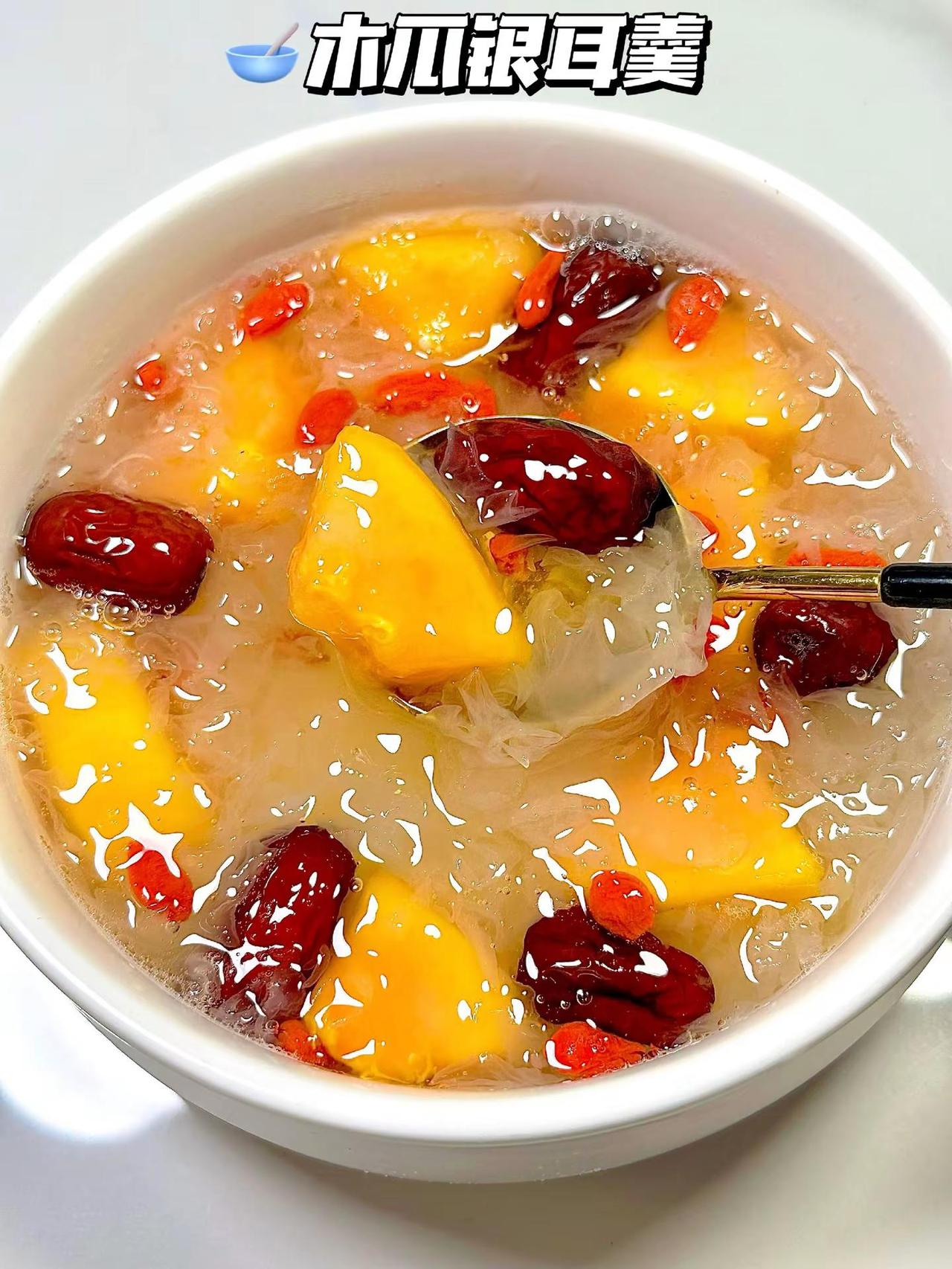 秋冬必喝4款银耳羹！皮肤水润的秘密藏在这。最近降温，你是不是也感觉皮肤干得像砂纸