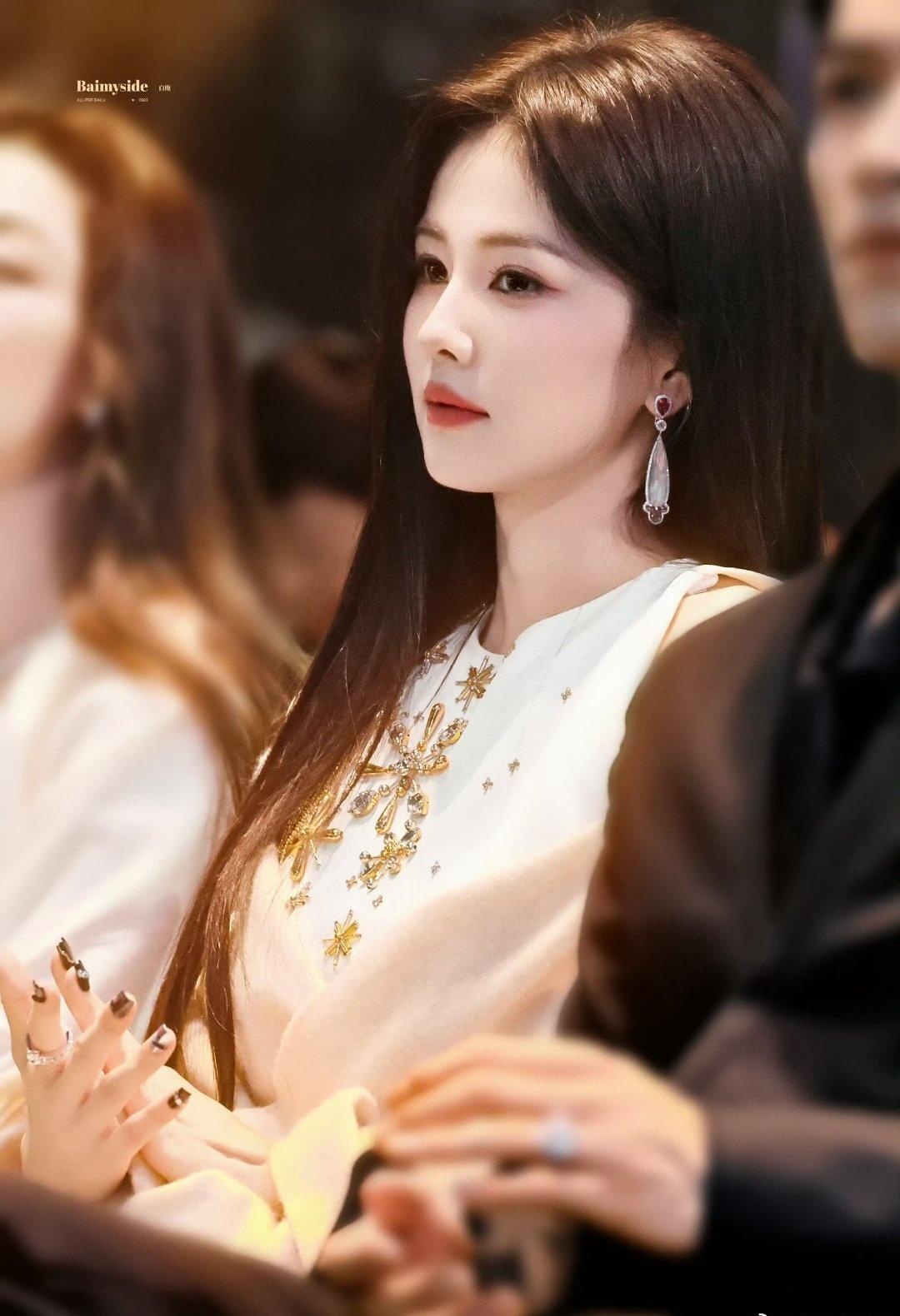 白鹿超话白鹿我那菜市场卖鱼的白月光♡=•ㅅ＜=)白鹿王韵娜૮´͈ᗜ`͈
