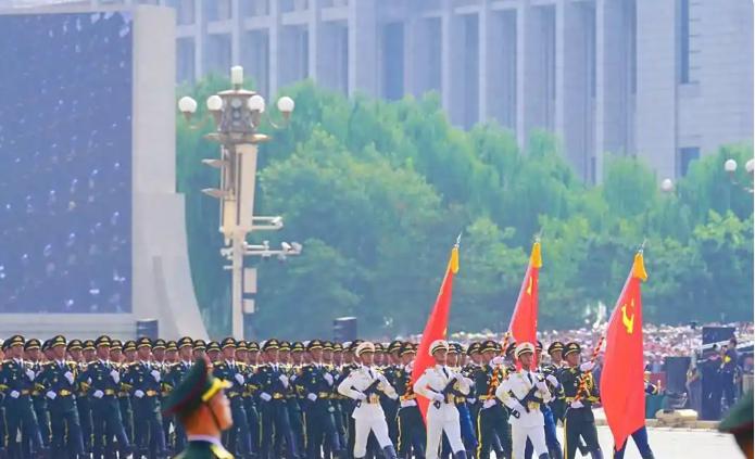 🌛大失所望！九三阅兵，法新社的暗黑滤镜怎么突然消失了？在阅兵前，就有万千的