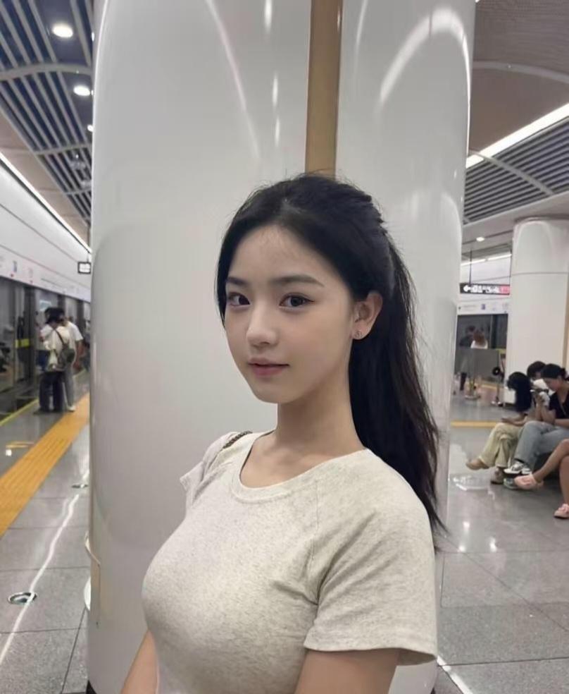 喜欢扎高马尾，感觉有气质