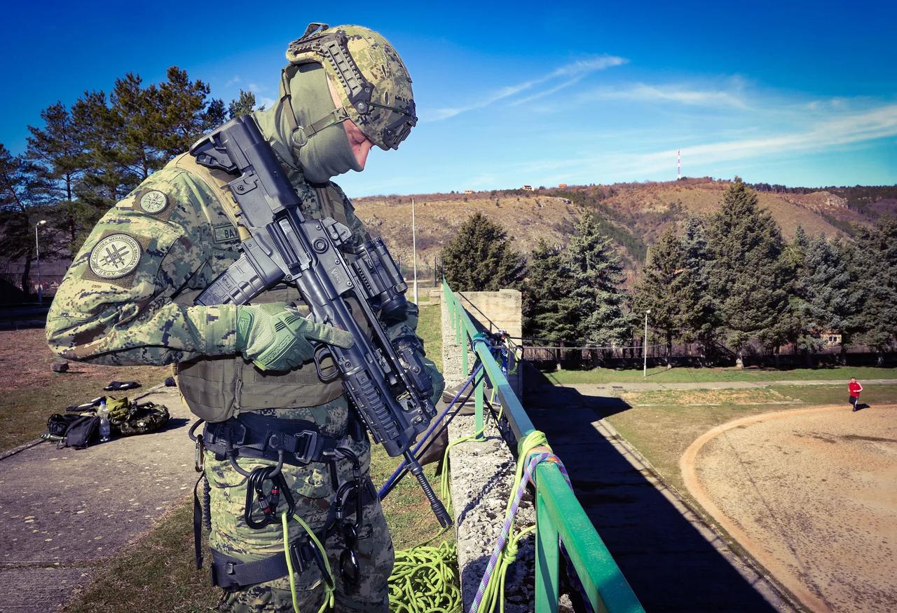 克罗地亚vhs无托步枪，一支业界评价很高的无托步枪，和别的国家无托步枪评价不一样