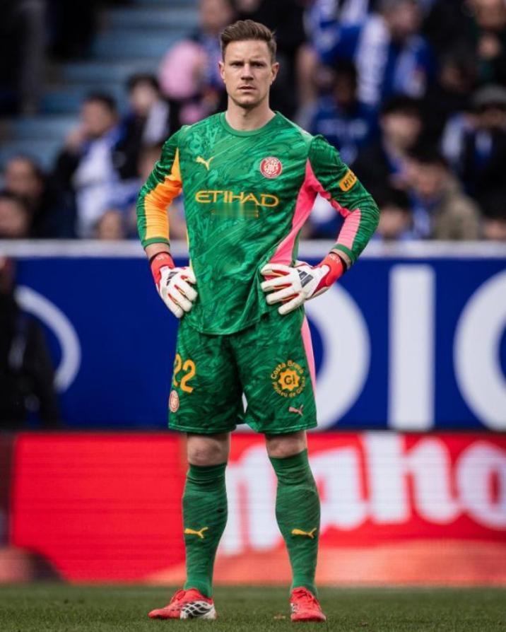 欧洲转会新闻播报！★屋漏偏逢连夜雨！才为赫罗纳出战2场比赛，巴萨外租门将特尔