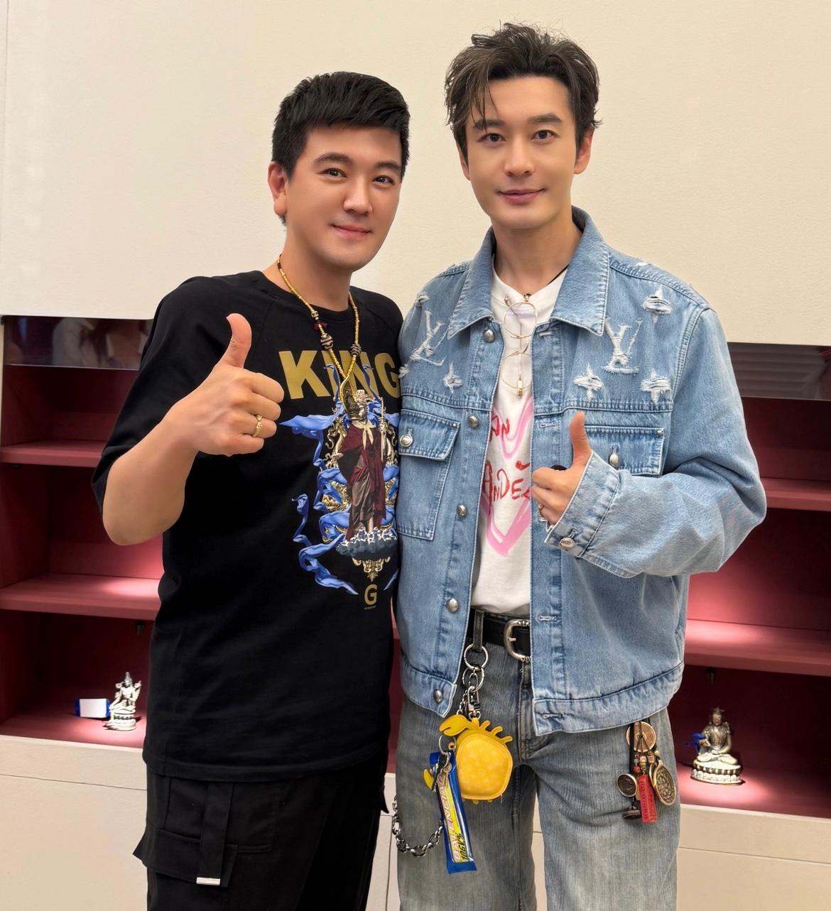 杨子和黄晓明要合作了，俩人的合照这美颜开的太离谱了，50岁的杨子把自己p成了15