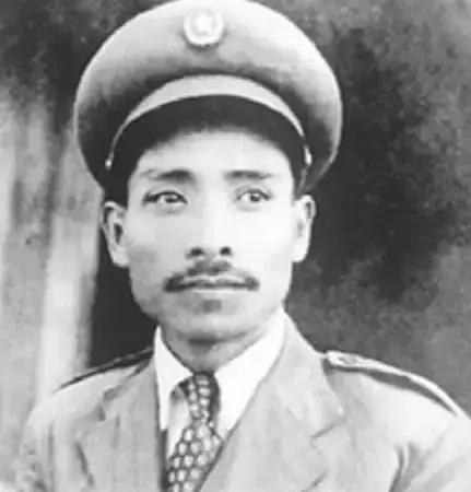 身世最特殊的开国少将，他就是洪水。洪水在中国参加了长征，然后娶妻生子。他的妻子叫