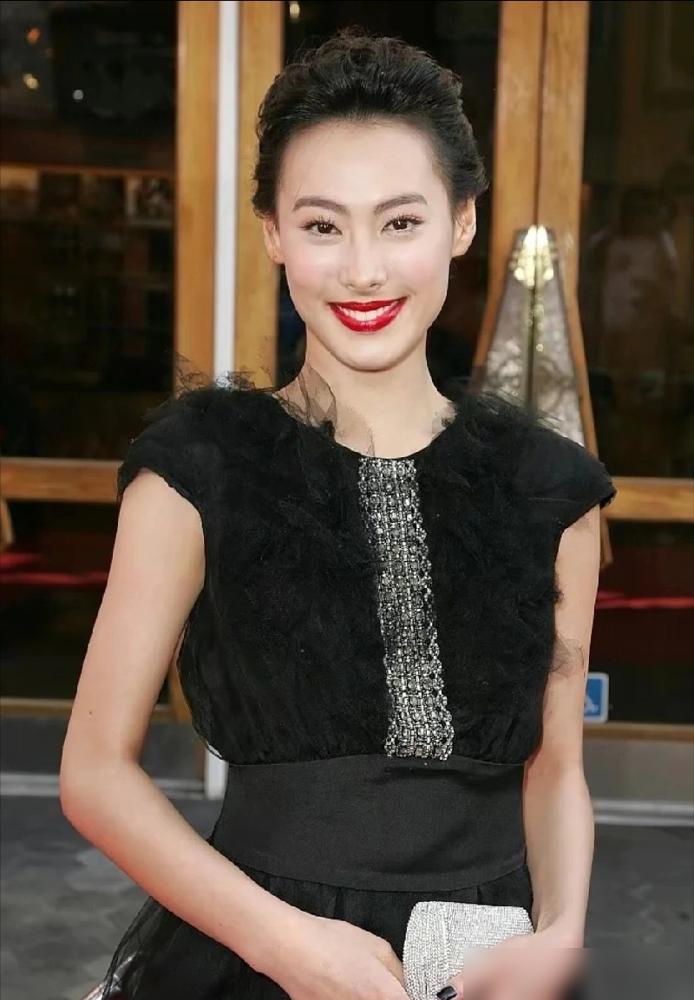 郭嘉文跟李泽楷的八年，总算彻底掰了。之前传了四年分手，这次是实锤。她