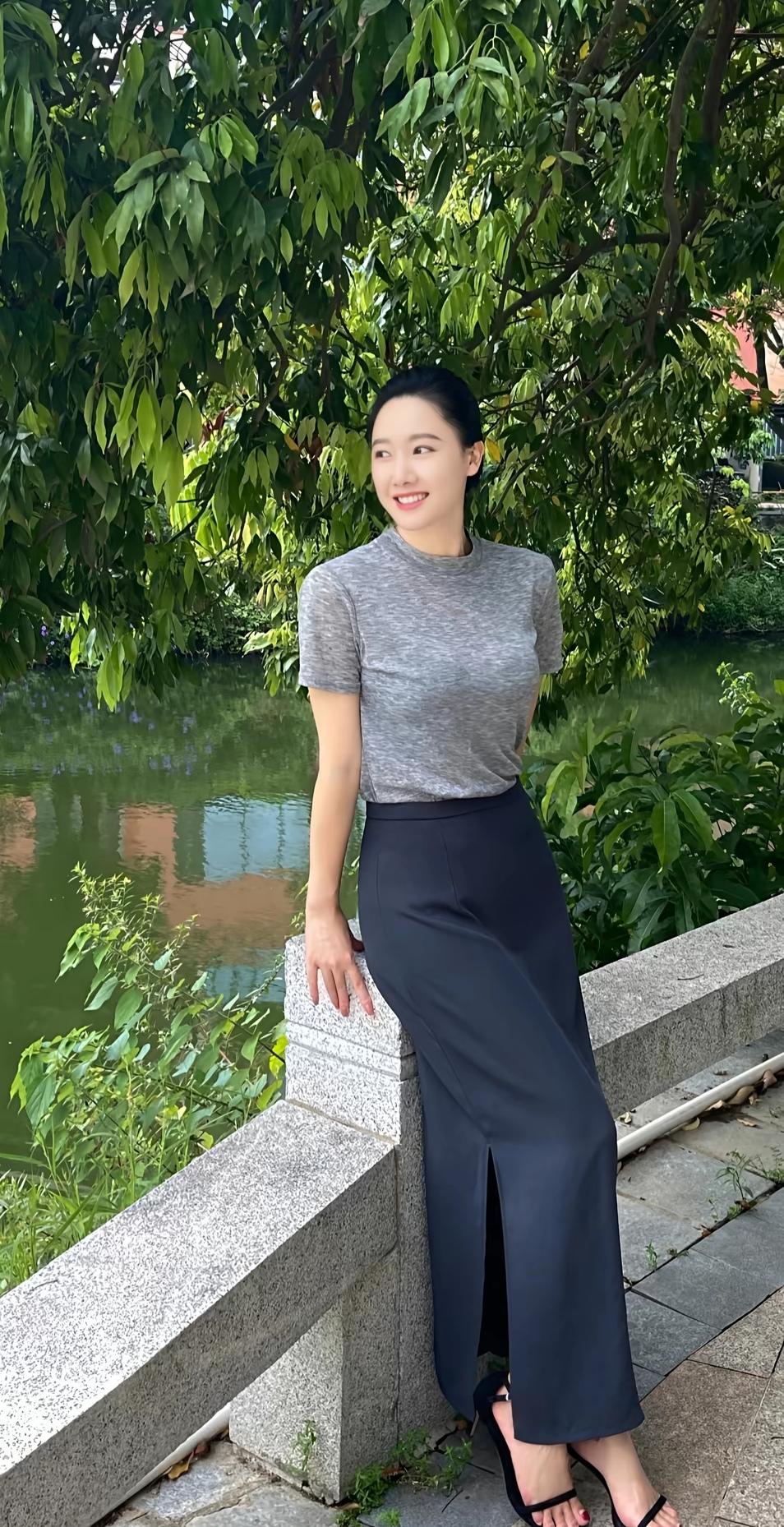 女生如何穿搭看起来时尚更有品味呢