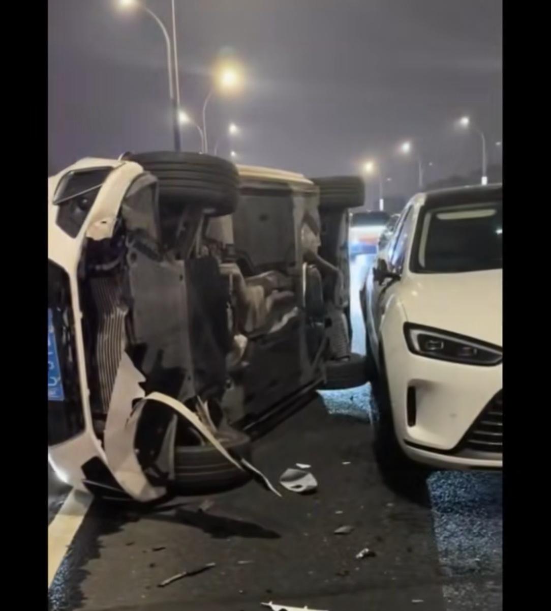 问界原来是这样干翻BBA的[捂脸哭][捂脸哭][捂脸哭]不过年底了，大家出行一定要多