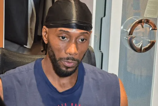 今天NBA季前赛，快船以94-102不敌掘金。本场比赛，快船球员科怀-伦纳德出