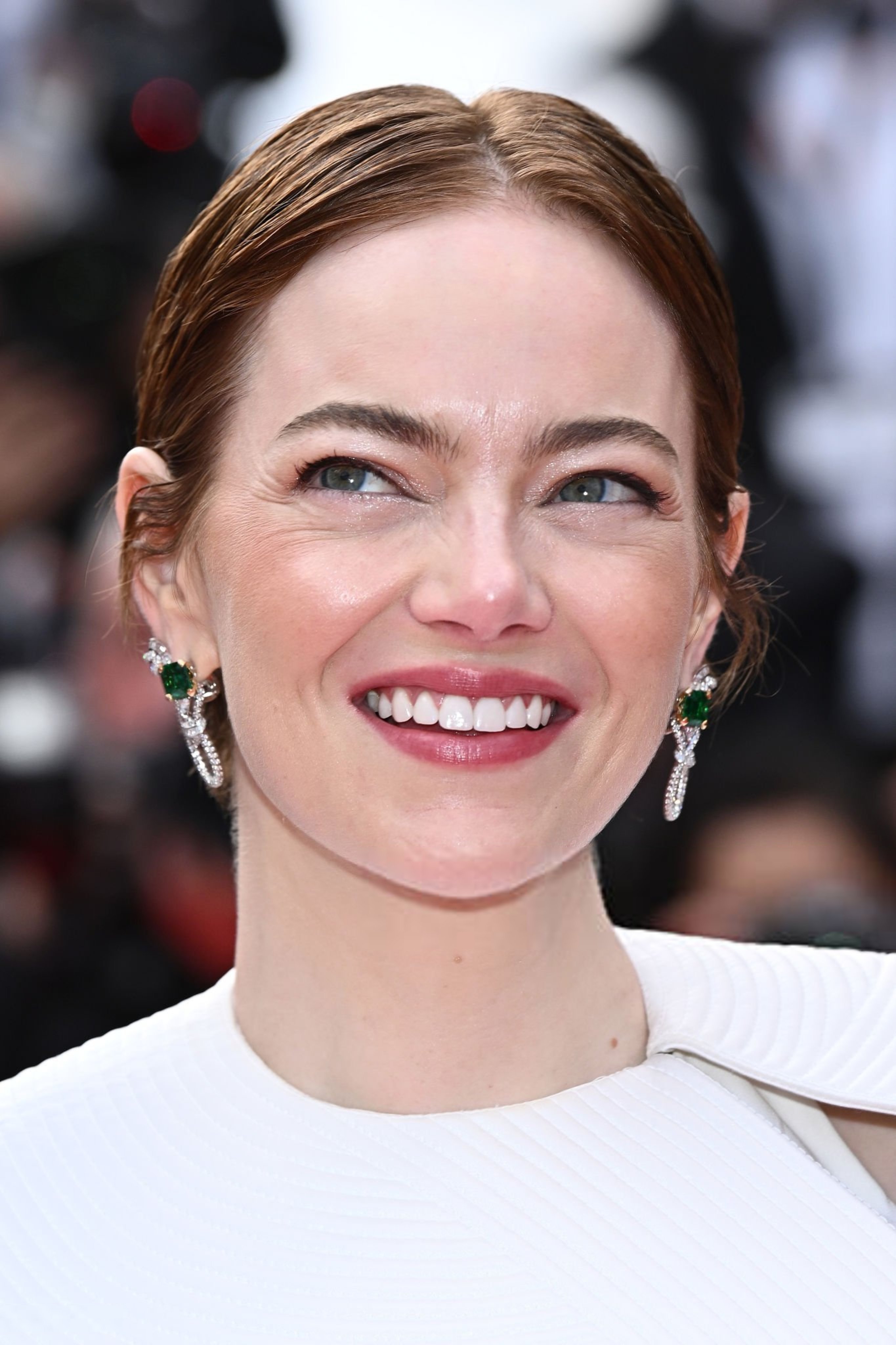 艾玛·斯通现身《爱丁顿》戛纳电影节首映红毯4K超清美图📷🤩A24新片《