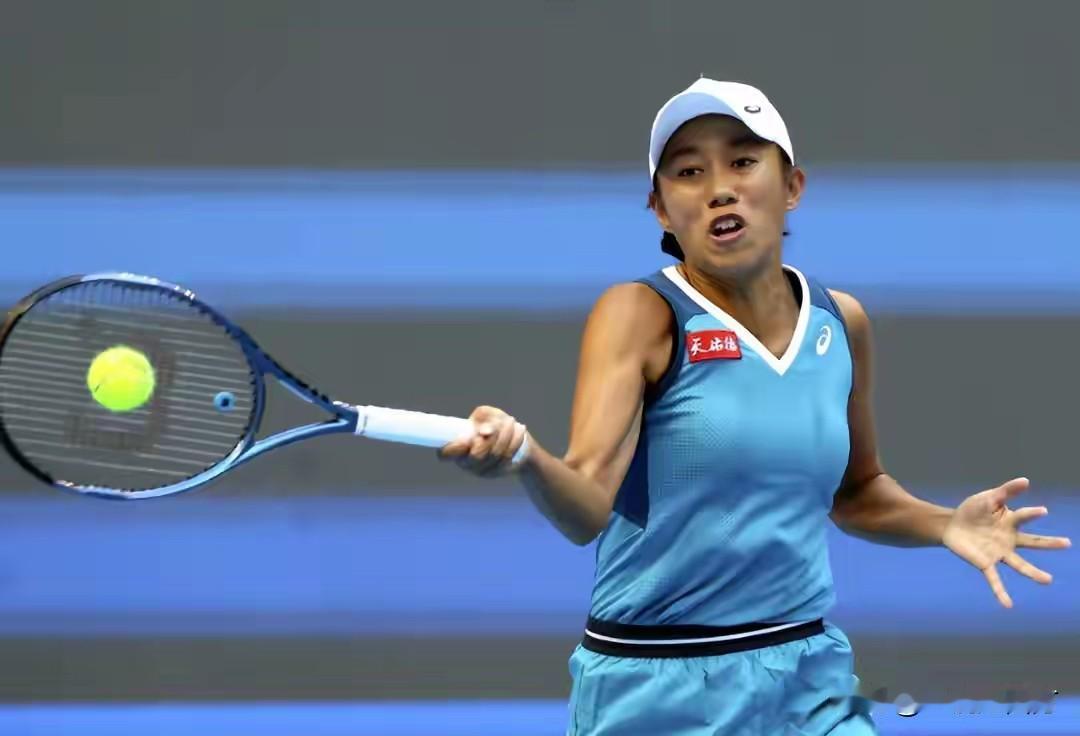 张帅又赢了，这位36岁老将在ITF横滨W50赛一路高歌猛进，作为头号种子，她在半
