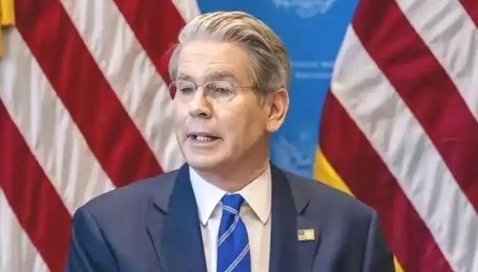 美国财长贝森特公开声称，世界没法承受，一个贸易顺差达到，一万亿美元的中国！中国想