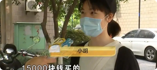 退租竟成“世纪难题”？杭州的陈小姐和室友就碰上了这档子闹心事。退租时，房东孙女士指着空荡荡的窗户，张