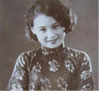 ☁1937年，著名影星陈燕燕去闺蜜童月娟的家中做客，聊的口渴就顺手把桌上茶