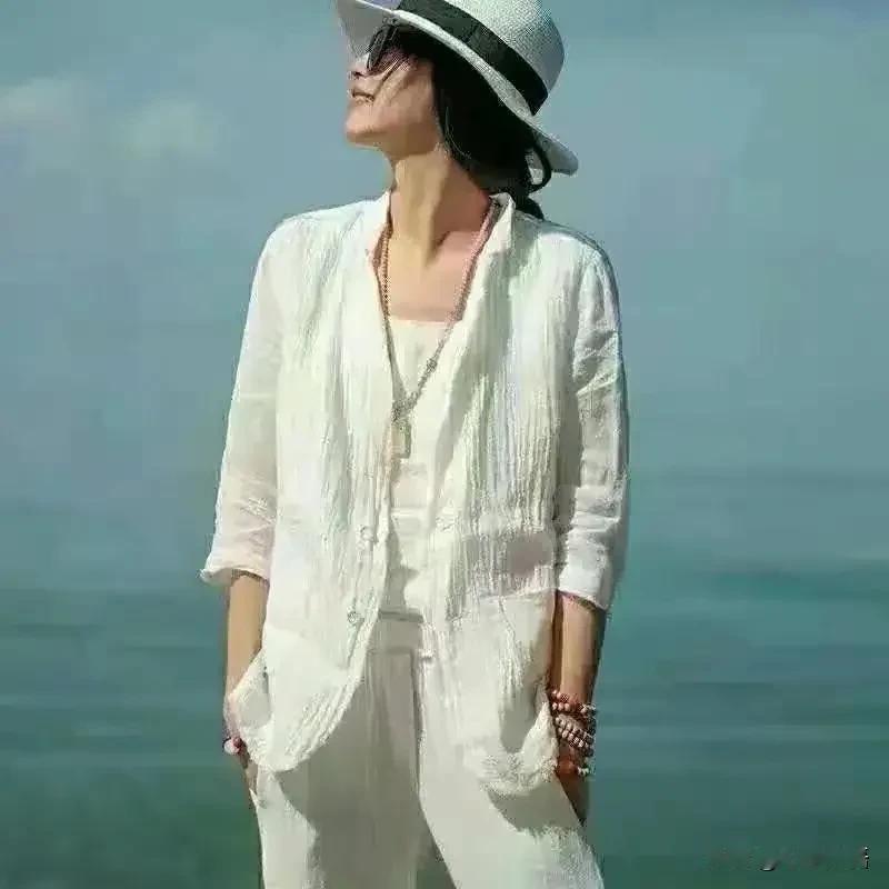 三个让你快乐到死的顶级思维1、你以为别人在盯着你，其实大家忙得连自己都顾不上