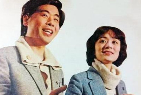 当年，歌唱家谢莉斯在台上表演时，突然感到身体不受控制，眼前晕乎乎的，好在朋友把她