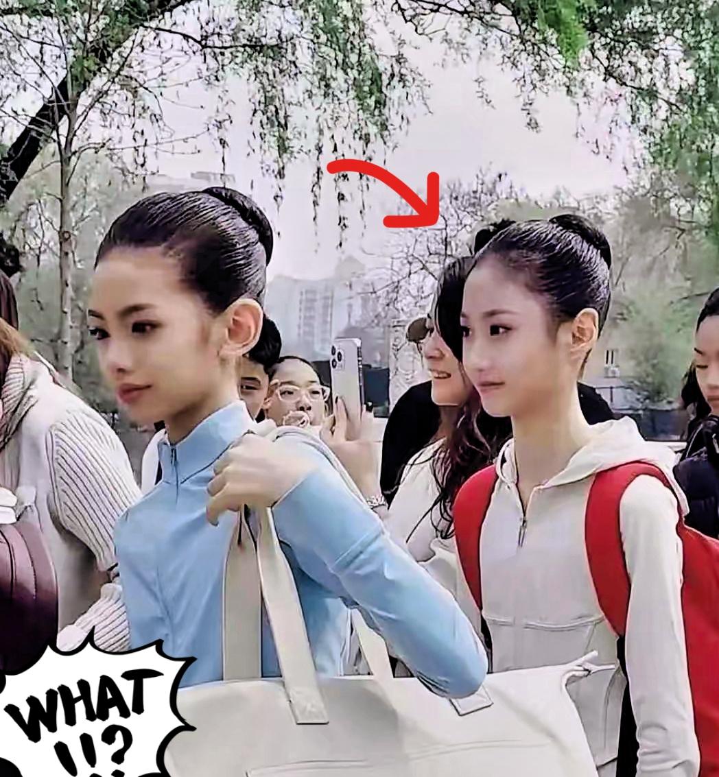 北戏招生现场随手拍到一幕，瞬间让人眼前一亮！我要是有这样两个女儿，估计做梦都会