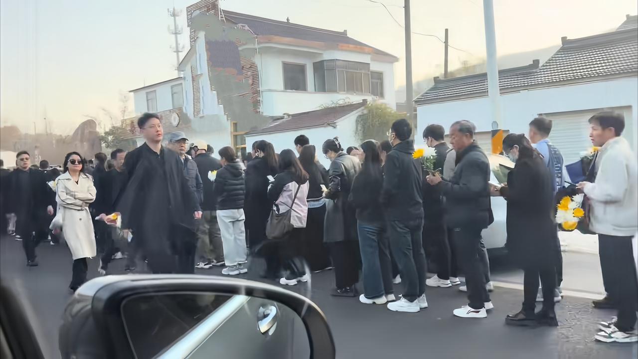 一个人真正的死亡，不是肉身被火化，也不是户籍被注销，而是在这个世界上，最后一个记