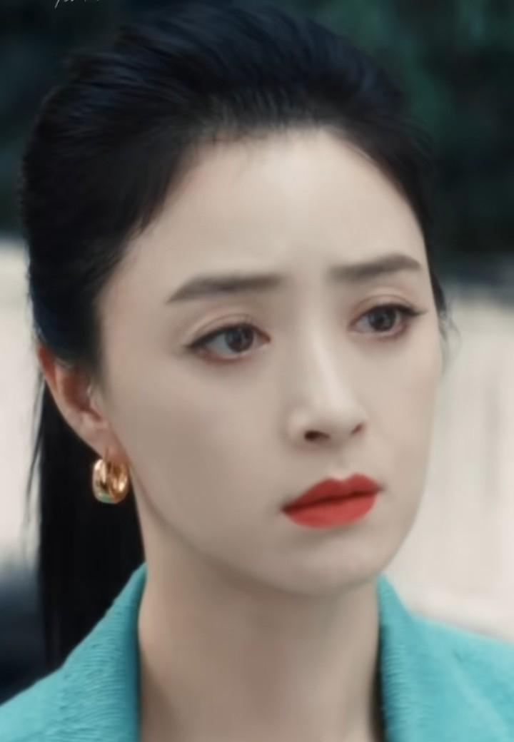 别再骂蒋欣演的那个“第三者”了，你看到的挑衅，全是她布的局。这部剧最狠的一招，