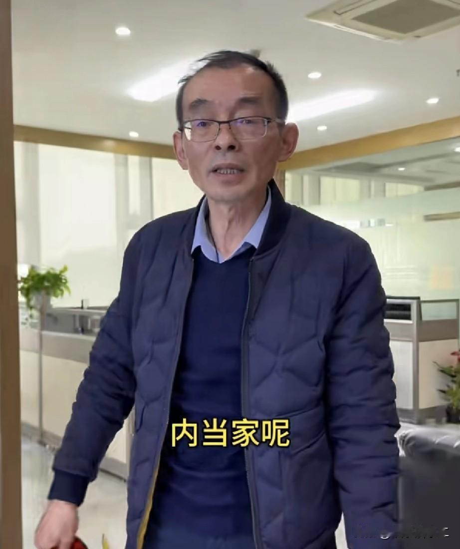 郑琴和谢浩男的关系还是不错的，得知谢浩男快要放寒假了，她早早的做好了准备。谢岳