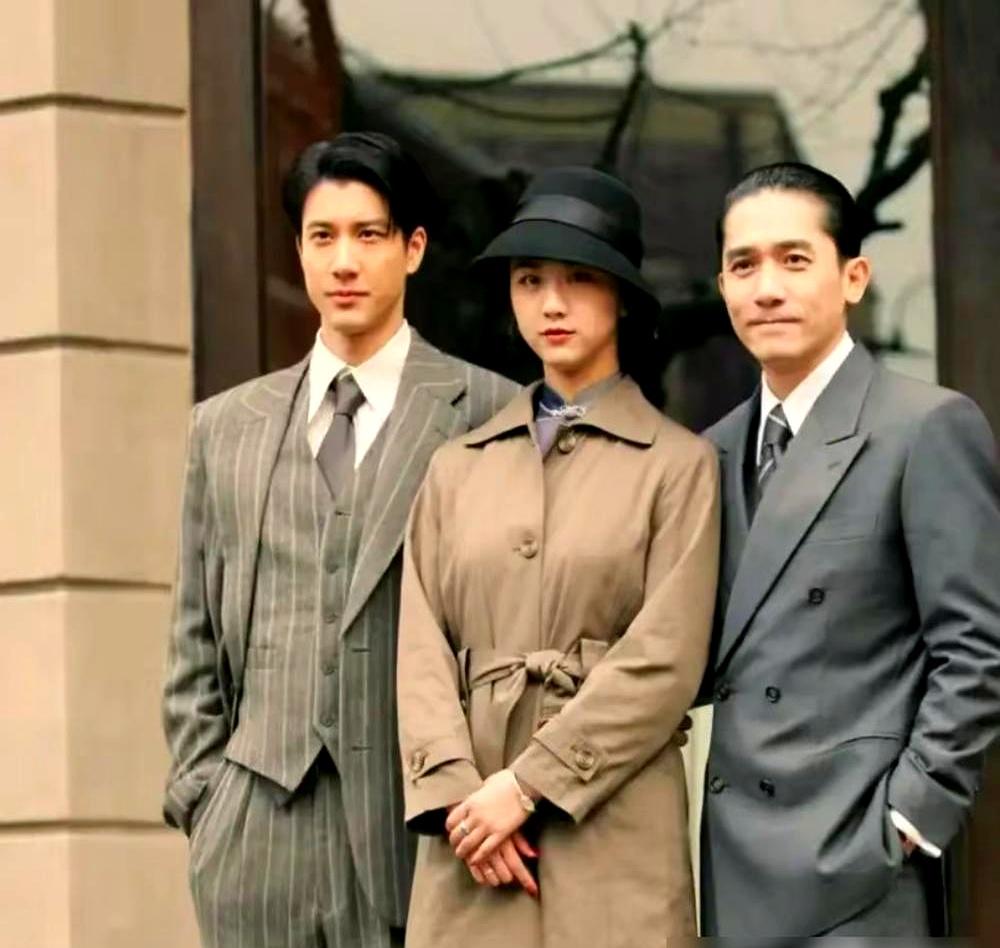 李安一个电话打给刘嘉玲：快！劝劝你老公，让他好好拍！这事儿就发生在拍《色