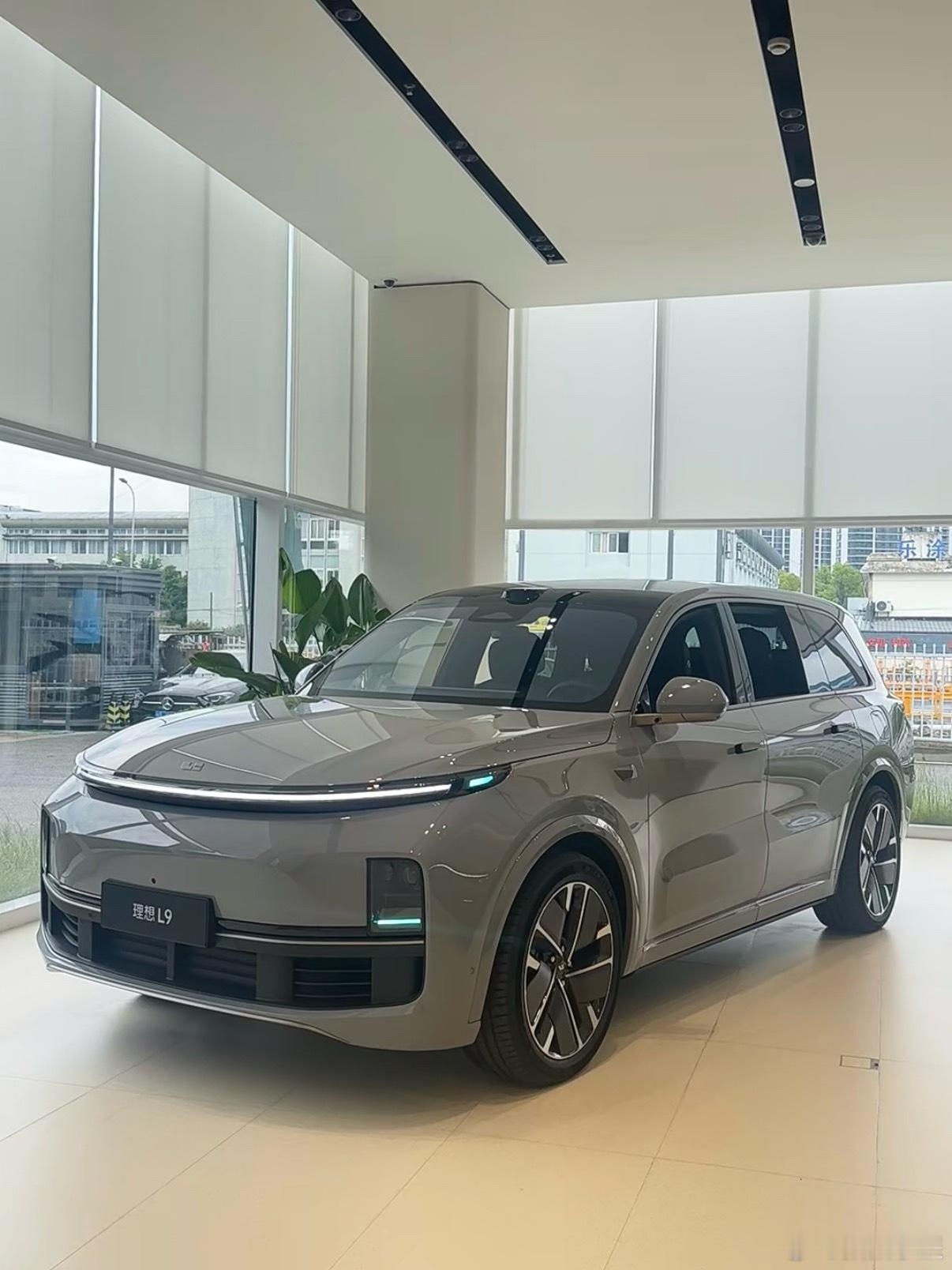 刚看了下理想路线调整，可以说节奏踩的很稳。25年发力纯电试水，26年回头稳住增程