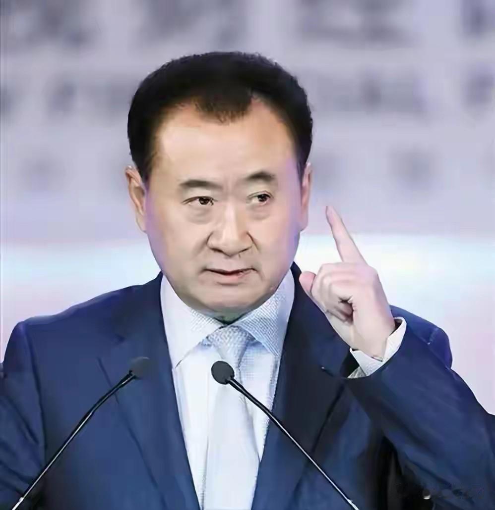 王健林富豪榜早已淡出了人们的视野，他目前的财富已大缩水，他为了还债，面对巨债压顶