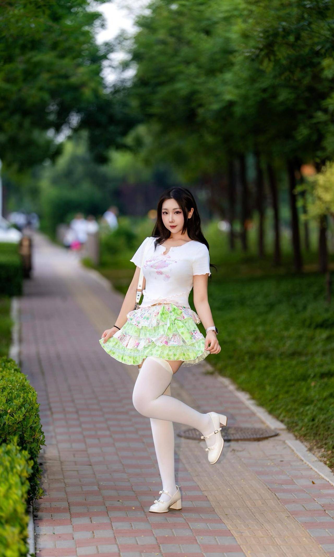 【夏日时光】｜户外摄影我喜欢在夏日的时光里，穿梭于不同的角落。走在林荫道