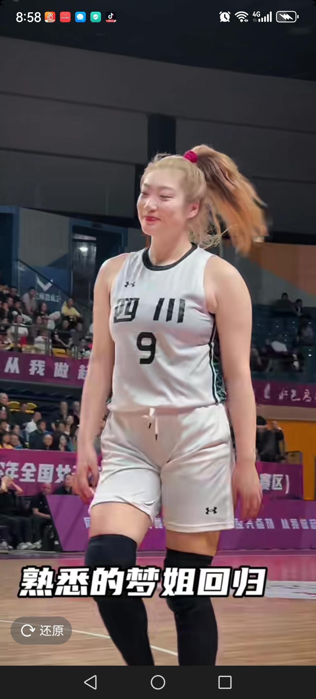 四川女篮简直是太强大了，场场大胜闯进了决赛。昨晚女篮锦标赛，在李梦没有上场的情