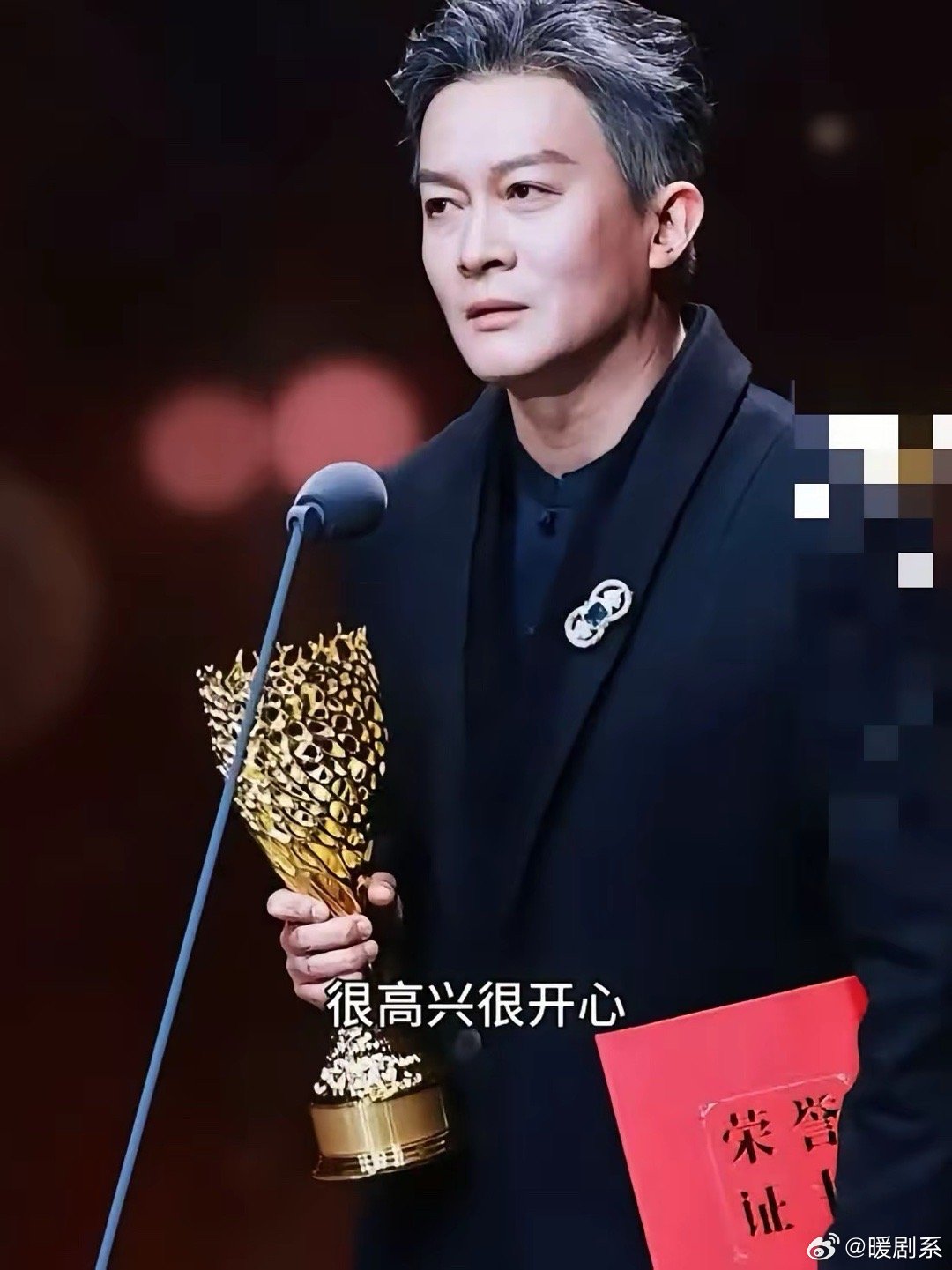 看了杨志刚拿了最佳男配角，才发现他能演好苏无名，并非他的演技有多好，而是他本人和