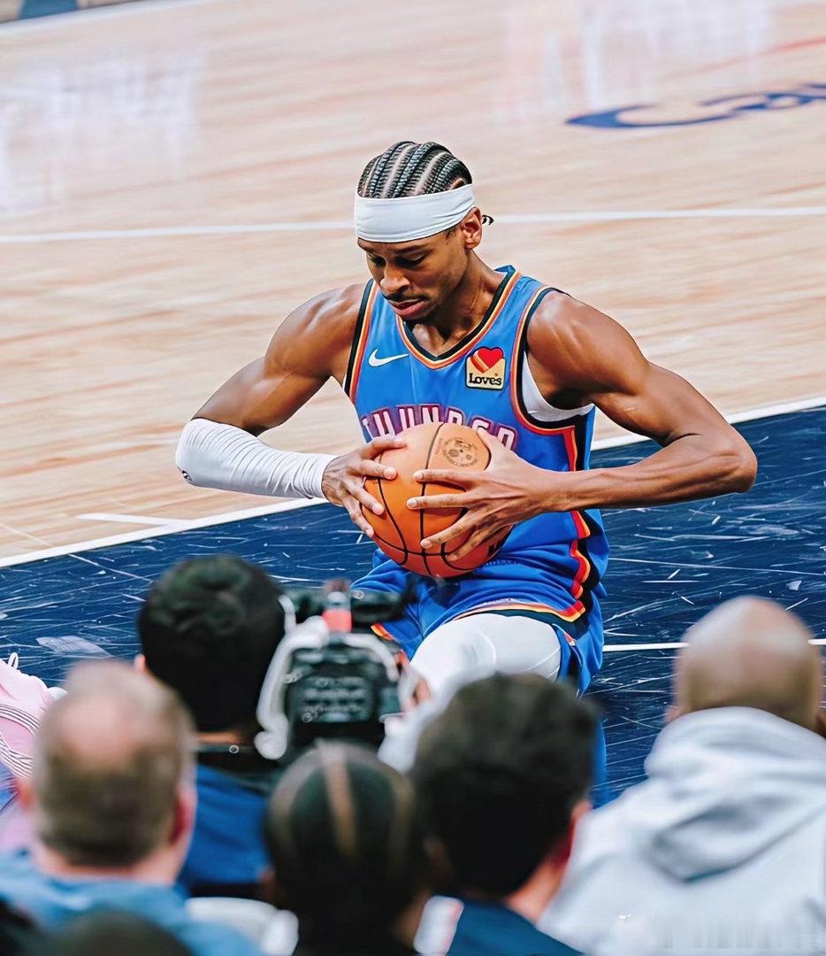 巅峰哈登也只有你一半的哨子！SGA霸气回应罚球质疑！被骂“万瓷王”之后，SGA终