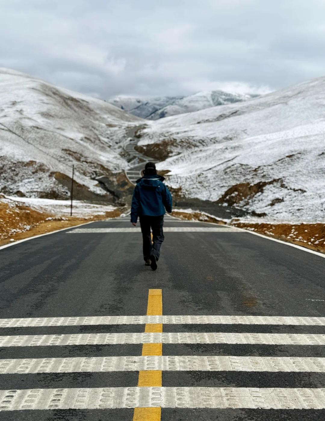 52岁，一个人自驾川西，遇见最美的风景，格聂人生风景在路上记录生活自己的旅