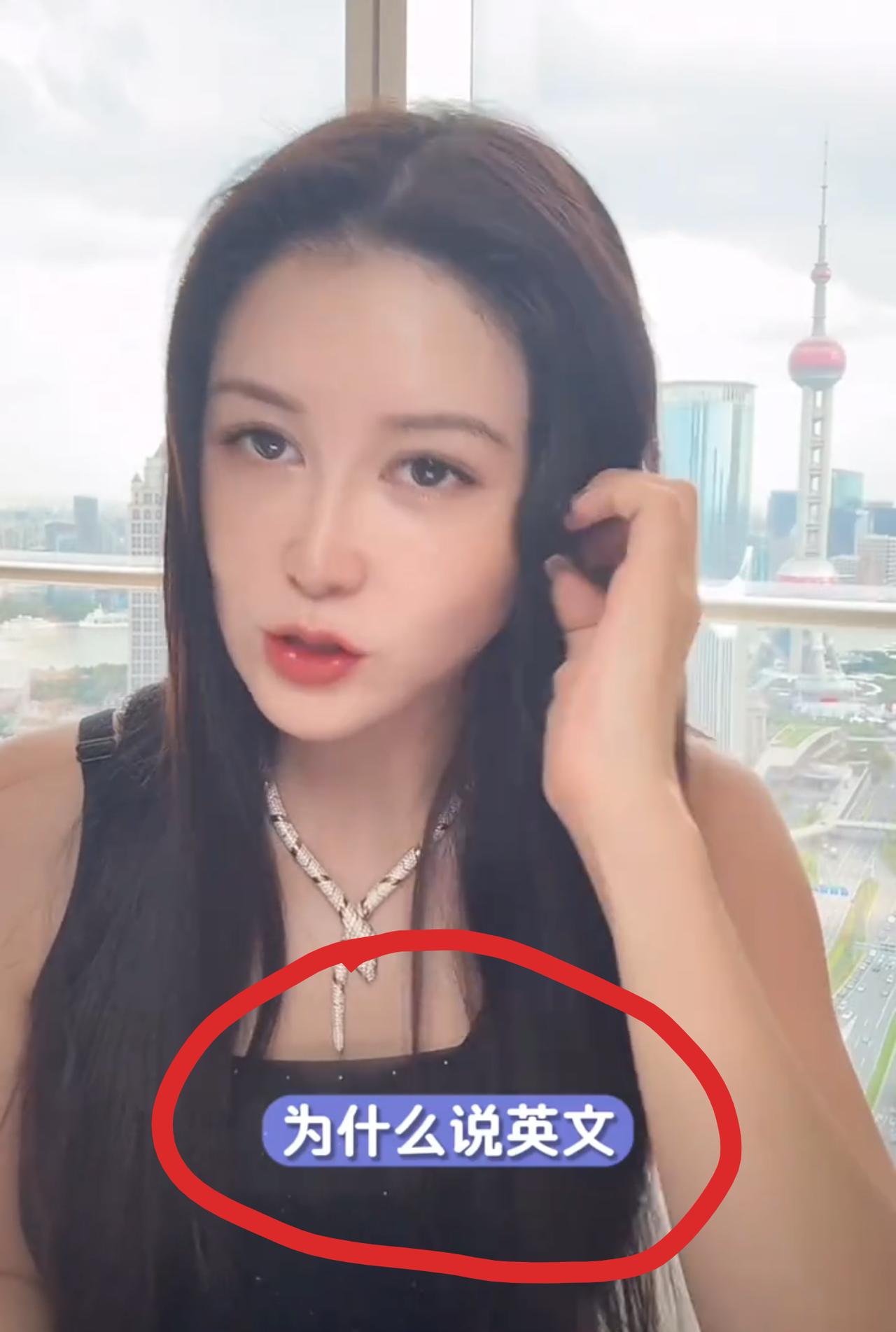 这网红妈妈把我整乐了[笑着哭]！刷到一个视频，这位网红妈妈在国内养娃，孩子还是个混