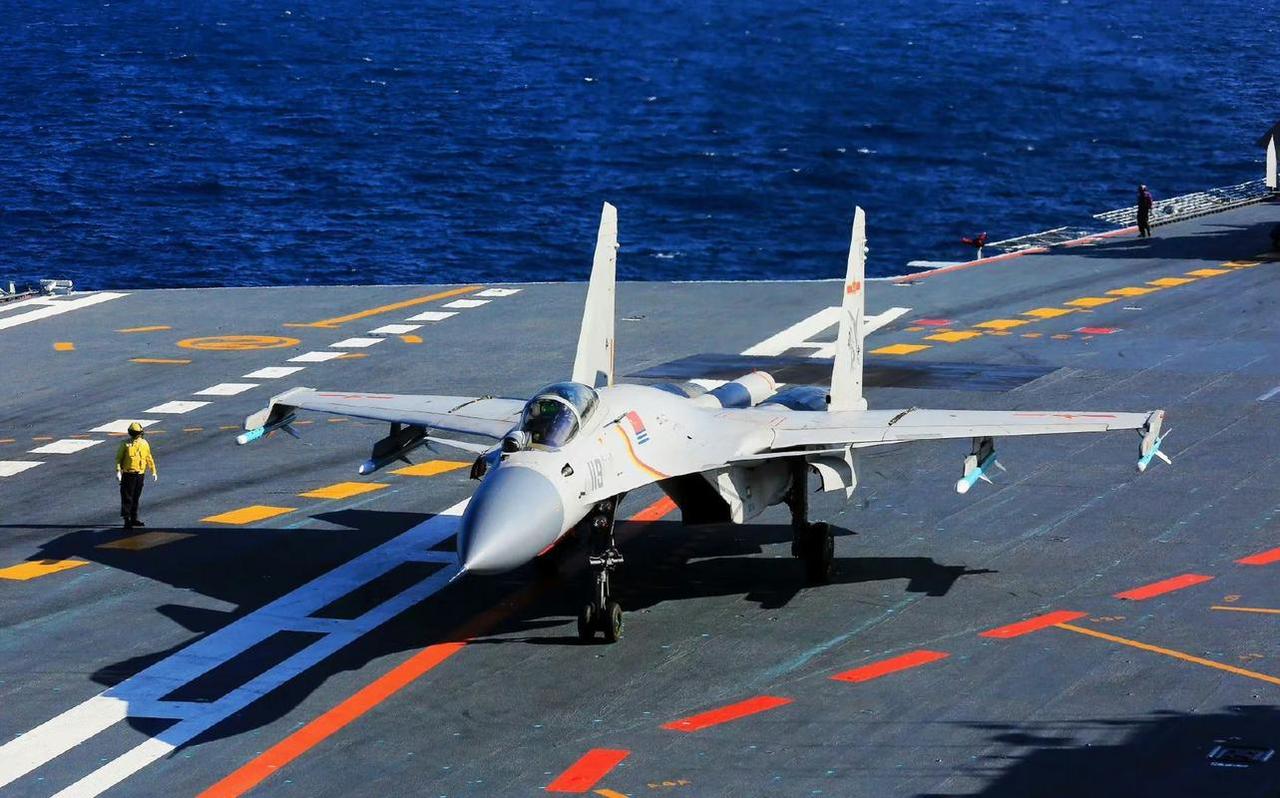 歼15和歼15T的差距有多大？海军明明已经有了歼15，为什么还要花这么多的精力再