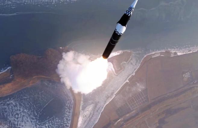 这边中东刚说要和谈，那边朝鲜又动手了！ 据韩联社4月8日报道，朝鲜今天向东