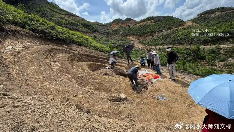 吉日良辰，李氏家族安葬祖坟大吉大利，顺顺利利，丁财两旺富贵双全，房房兴盛，代代