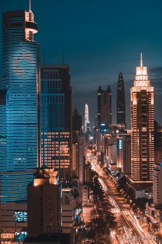 来深圳就对了！这里有超摩登的城市景观，像陆家嘴之于上海，高楼林立、山水相拥的福田