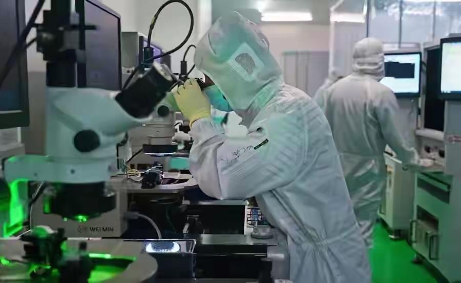 熊猫国光刻工厂大突破！370亿欧元打造EUV新路线，2026年量产在望你听说