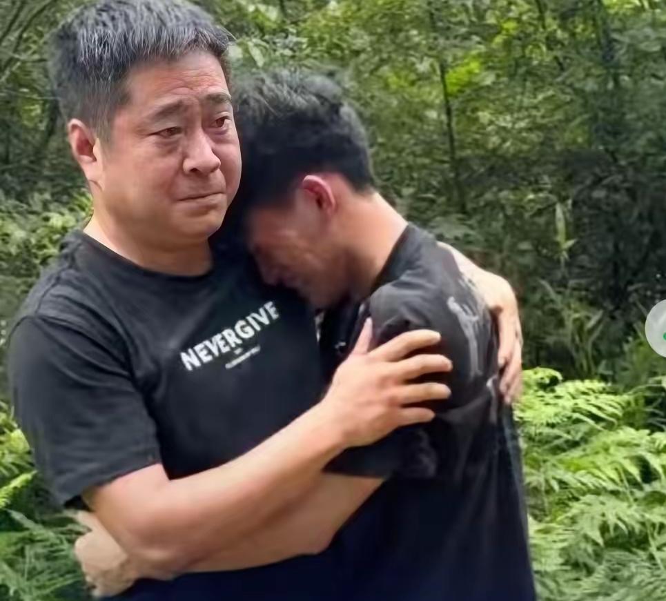 高考结束，他第一时间跪在父母坟前，却转身向表哥磕头：哥，这十年你替爸妈活了！