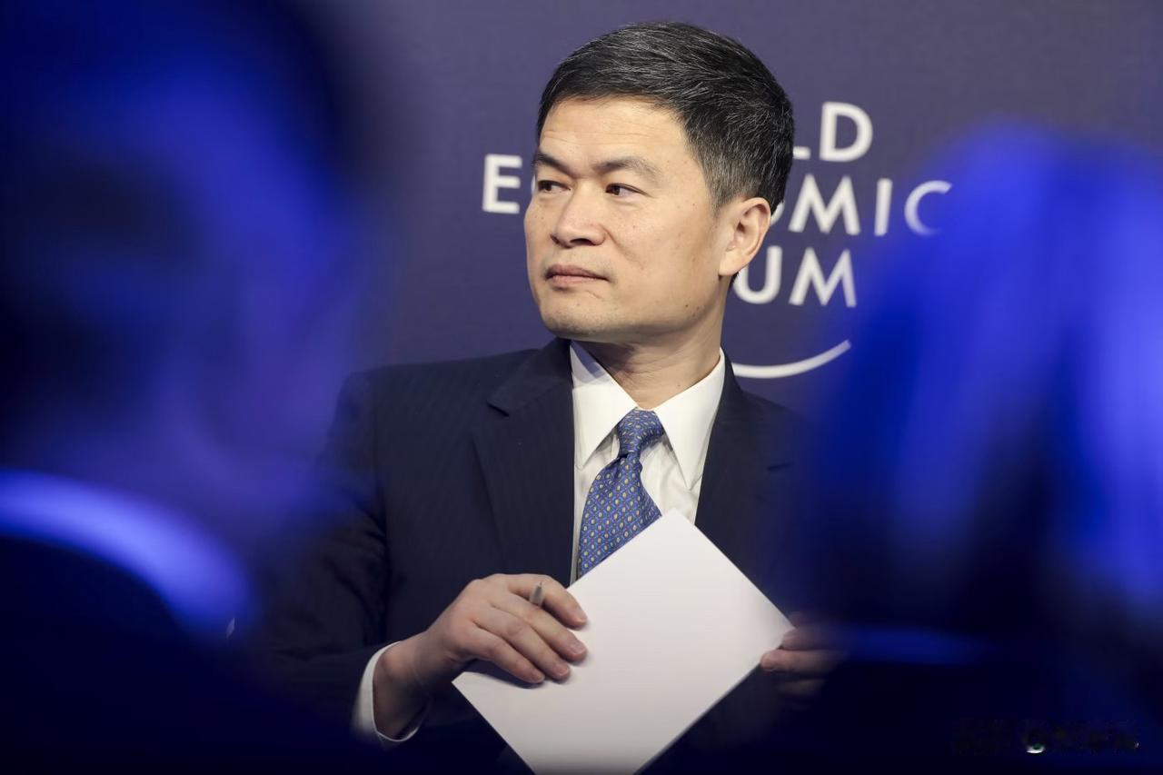 华尔街日报25日报道：“中国前证监会副主席方星海被查，此时距离他退休已近两年。据