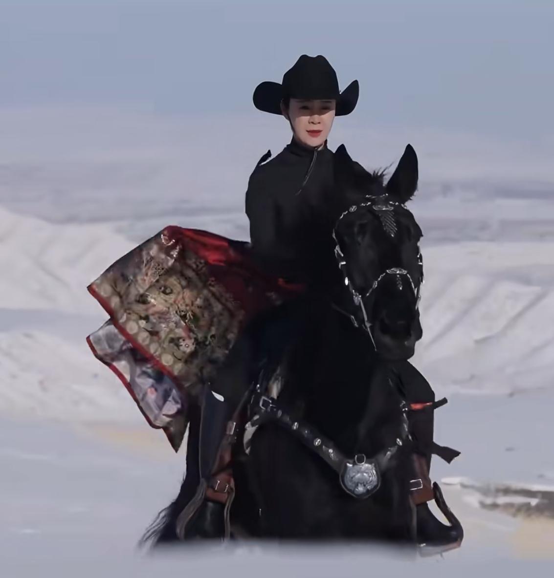 贺娇龙这个人，什么都好。唯一不好的一点就是，不听家里人的话。早在2021