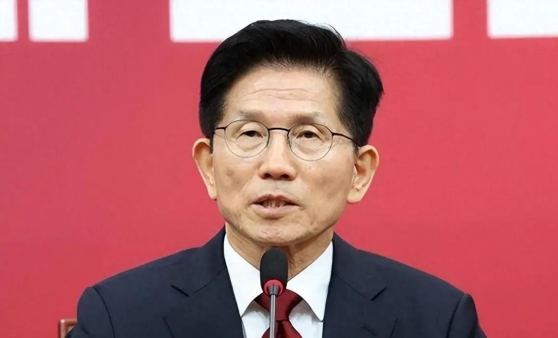 金文洙惨败说明几个问题:这个认日为祖的候选人，能获得40%以上的选票，说明日