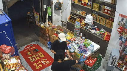 一场精心布置的抓捕行动在安徽长丰上演，民警联合超市店主布下圈套，成功拦下前来领取