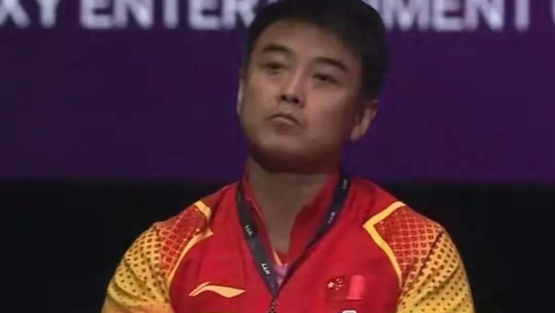 现在让男乒主教练王皓压力山大的可能是，国乒主席王励勤要求自己赶快让中国男乒重回巅