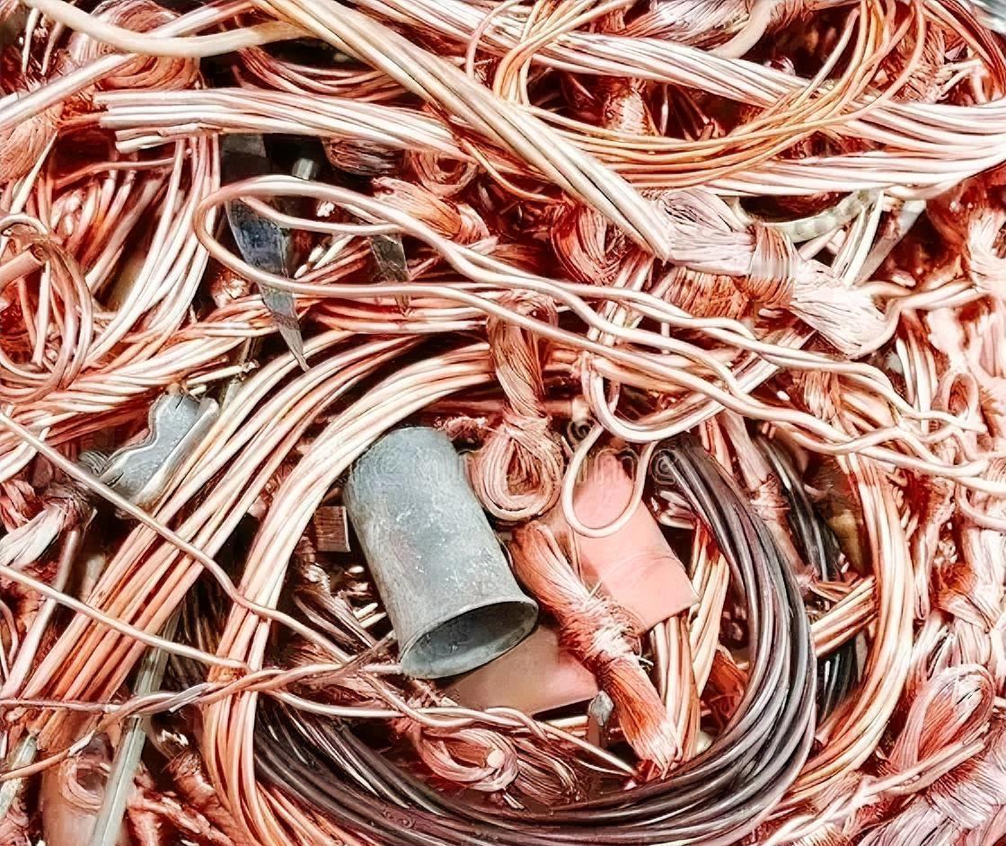 铜价上涨主要和这几个方面有关系！我认为影响铜价上涨主要有三个方向。第一是供应