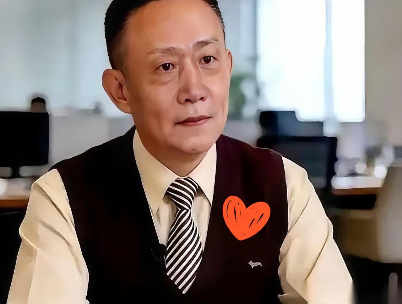 五年前，一场关于黄金的激烈对赌，将卢麒元与张捷推向舆论的两端。卢麒元抛出斩钉