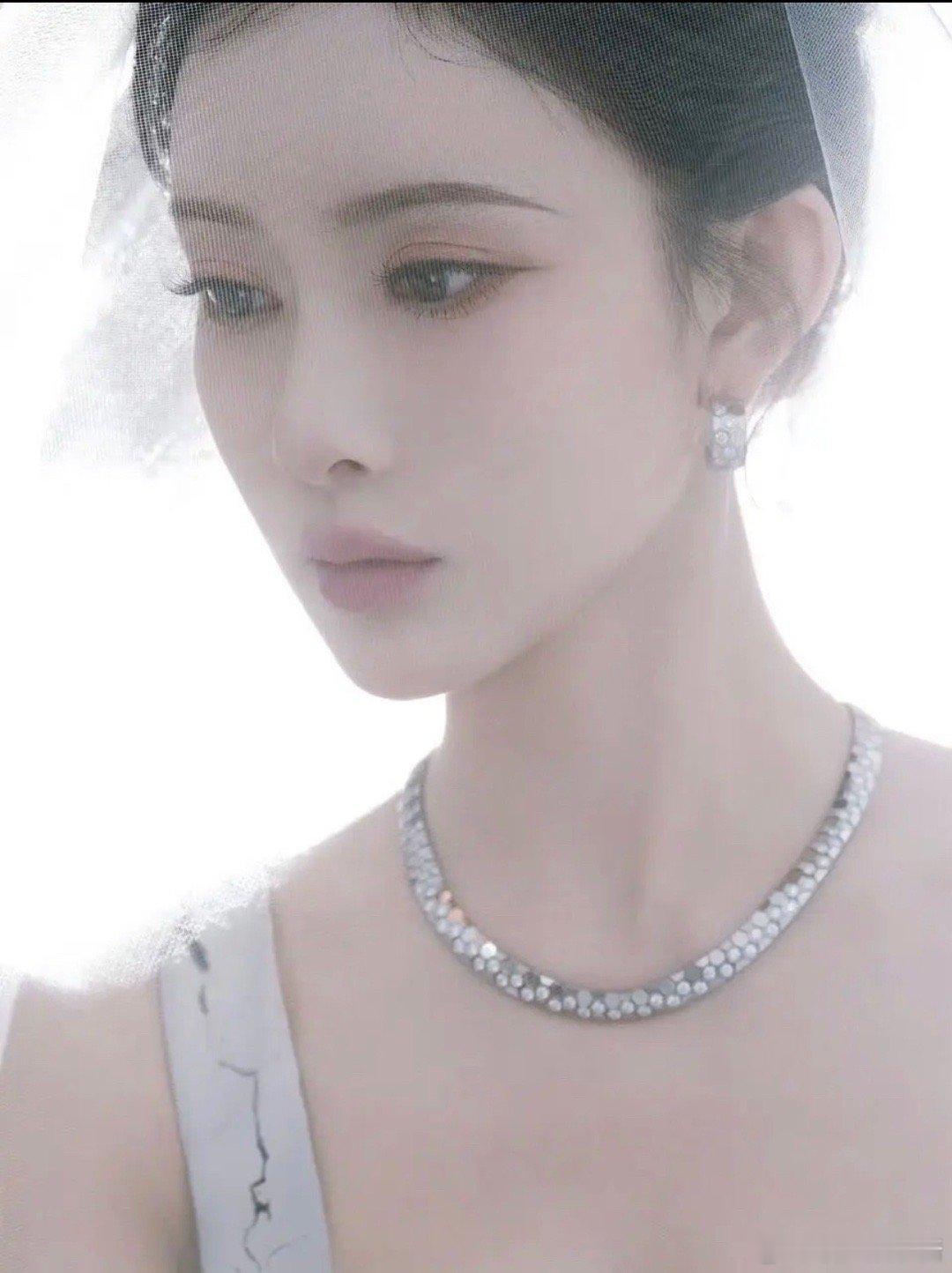 网友说王楚然、孟子义是95里俩艳丽的🌺，所以谁更美