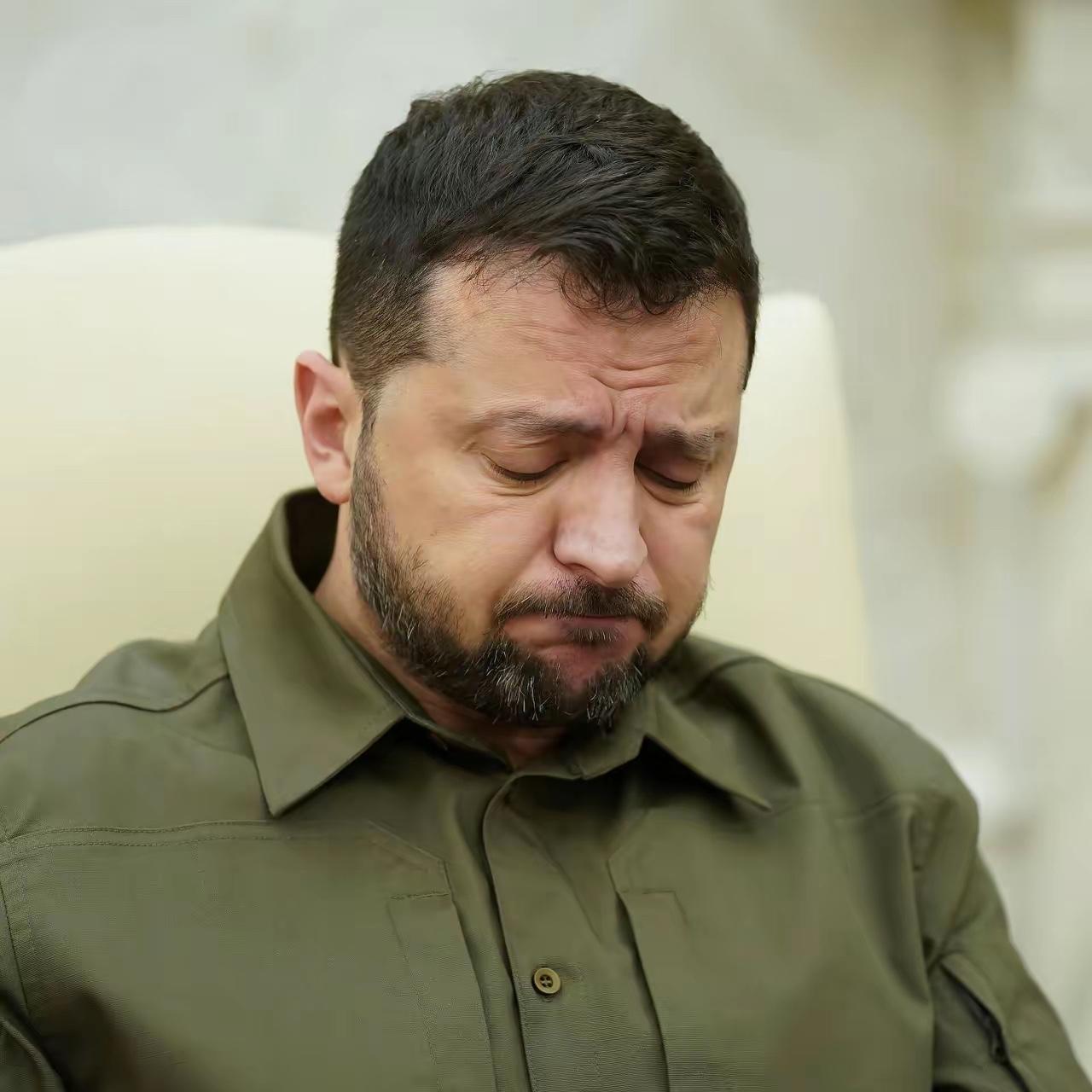 为什么泽连斯基最近“很安静”？，几乎沉默不再发声了？主要有2个原因：没人给钱