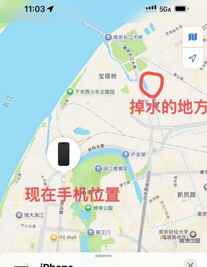 江苏南京，男子在河边钓鱼，手机不慎掉进河里，他找了个打捞师傅，对方开价3米水深以