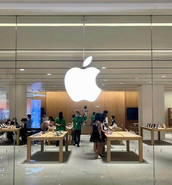 【苹果第四财季营收1024.7亿美元第四财季iPhone收入490.3亿美元】美